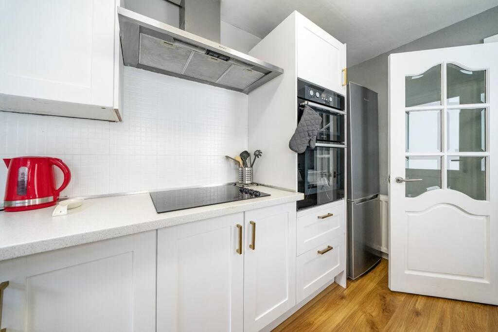 Cosy 2 Bedroom Town House Close To City Centre 贝尔法斯特 外观 照片
