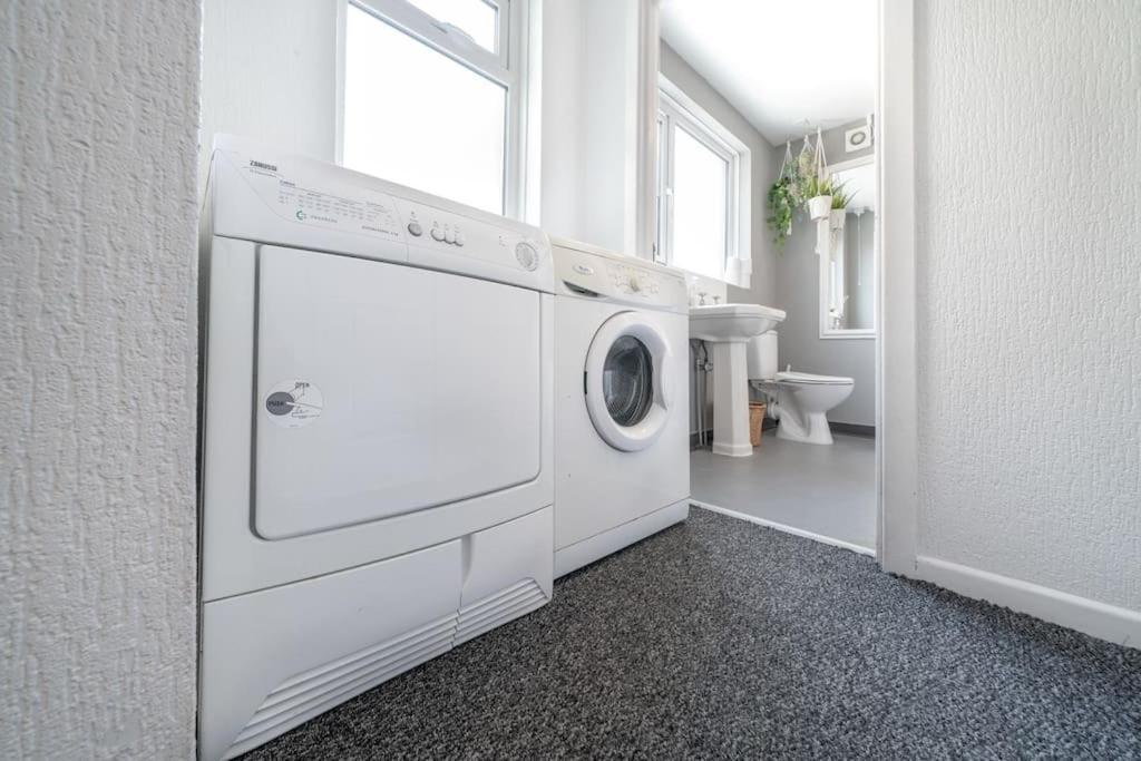 Cosy 2 Bedroom Town House Close To City Centre 贝尔法斯特 外观 照片